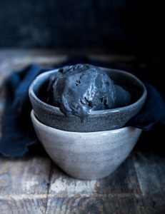 ite tehty jäätelö, kotitekoinen jäätelö, hopeatoffeejäätelö, lakritsijäätelö