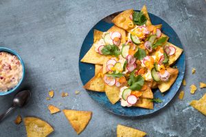 yhteistyö, hellmann's majoneesi, cheddarmajoneesikastike, itse tehdyt nachokset marinoiduilla kasviksilla, majoneesireseptejä, dippi nachoksille