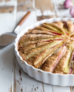 raparperireseptejä, raparperipiirakka, raparperin kuivattaminen, raparperisiirappi, raparperichutney, raparperijäätelö, raparperitäytekakku, raparperiherkkuja, raparperi