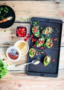 grillatut avokadot ja jalapenot