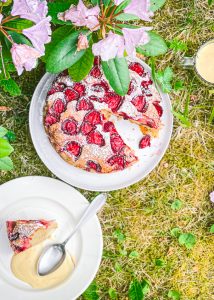 mansikka-ricottakakku, mansikkakakku, juhannuskakku, kypsennetty mansikkakakku, mansikkajälkiruoka, mitä tehdä mansikoista, juhannuksen jälkiruoka