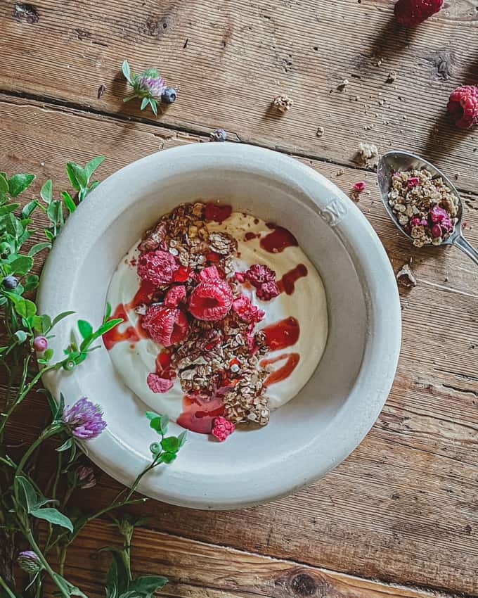 vadelmagranola, kuusenkerkkägranola, helppo granola-ohje, granola ilman kookosöljyä