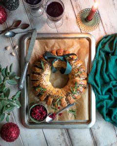 makkarakranssi, pikkujoulutarjottava, raakamakkarakranssi, raakamakkarapiirakka, pikkujoulutarjottava, hyvä viini pizzalle, pizzeria via tribunali punaviini