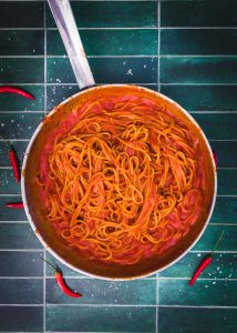 salamurhaajapasta, pasta assassin, tölkkiruokaa